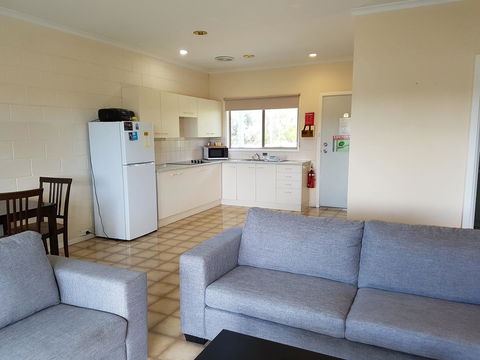 Marion Bay Holiday Villas - ACT Tourism 0