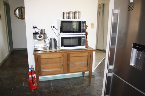 Maslin Beach House - ACT Tourism 11