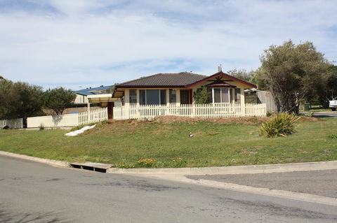 Maslin Beach House - ACT Tourism 0