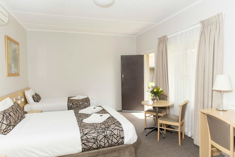 Bathurst Motor Inn - ACT Tourism 24