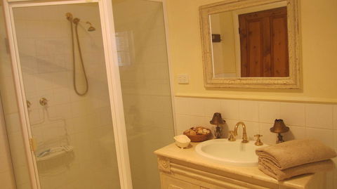 Gainsborough Cottage - ACT Tourism 8