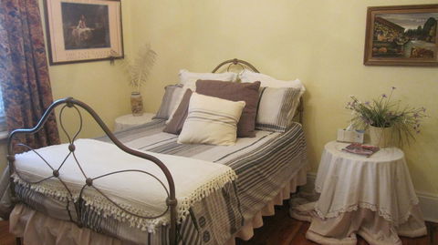 Gainsborough Cottage - ACT Tourism 9