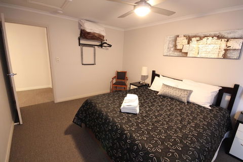 Port Vincent Motel & Apartments - ACT Tourism 1
