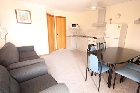 Port Vincent Motel & Apartments - ACT Tourism 20