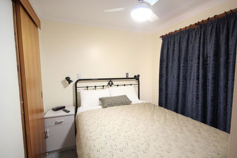 Port Vincent Motel & Apartments - ACT Tourism 18