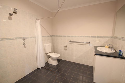 Port Vincent Motel & Apartments - ACT Tourism 10