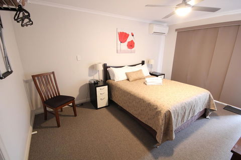 Port Vincent Motel & Apartments - ACT Tourism 11