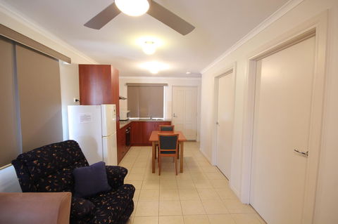 Port Vincent Motel & Apartments - ACT Tourism 8