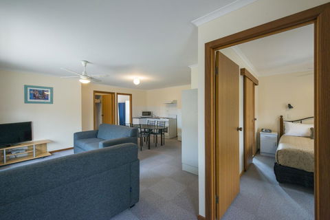 Port Vincent Motel & Apartments - ACT Tourism 17