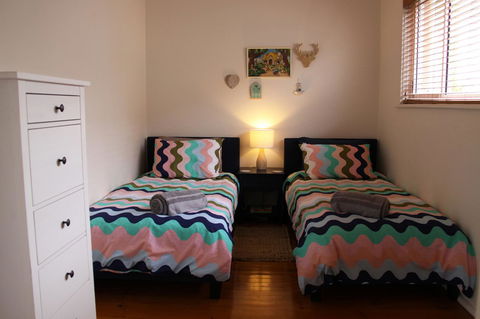 Grace Cottage - ACT Tourism 13