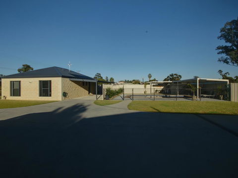 DBJ Holiday Units - ACT Tourism 1