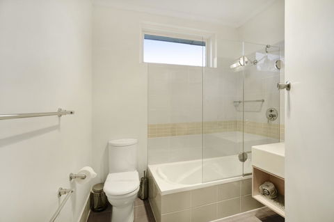 Adelaide Road Motor Lodge - ACT Tourism 11