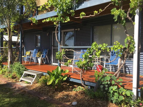 SHAKIN' SHACK - ACT Tourism 0