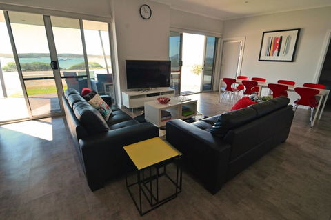 Beachview - ACT Tourism 10