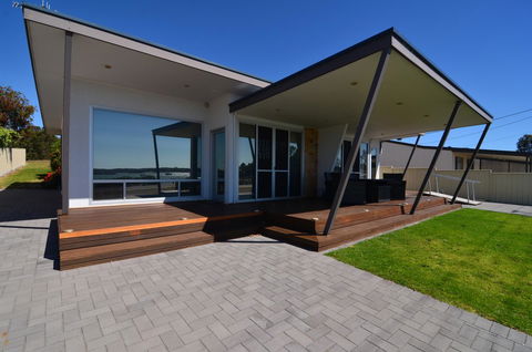 Beachview - ACT Tourism 1