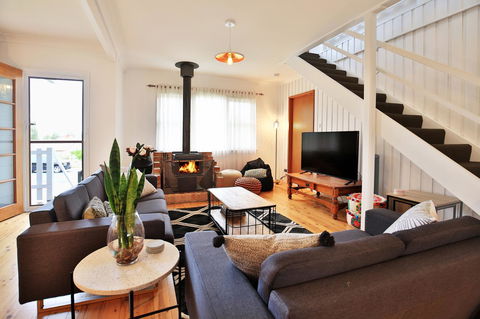 Hudson Bay @ Basin View-Pet Friendly-15 Mins To Hyams Beach - ACT Tourism 0