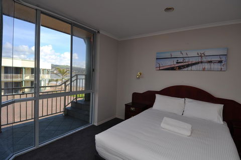 Hilton Beachfront Motel - ACT Tourism 34