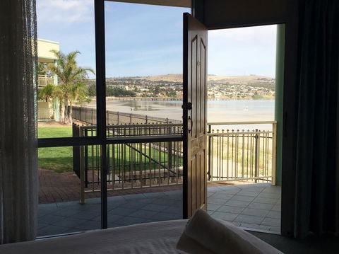 Hilton Beachfront Motel - ACT Tourism 18