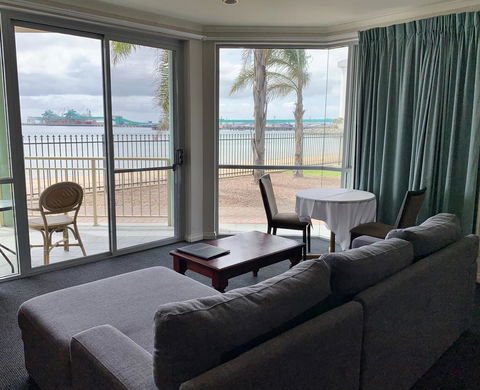 Hilton Beachfront Motel - ACT Tourism 15