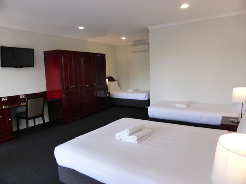 Hilton Beachfront Motel - ACT Tourism 35