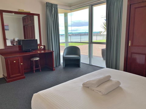 Hilton Beachfront Motel - ACT Tourism 14