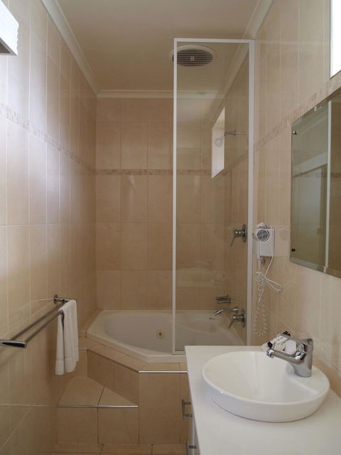 Hilton Beachfront Motel - ACT Tourism 44