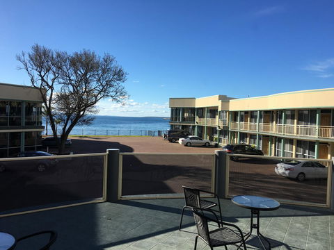 Hilton Beachfront Motel - ACT Tourism 22
