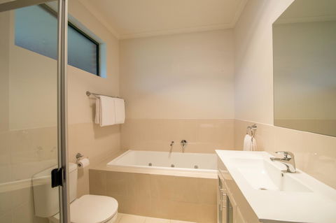 Clare Country Club - ACT Tourism 16