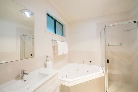 Clare Country Club - ACT Tourism 19