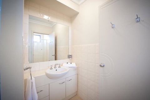 The Bluff Resort Apartments - ACT Tourism 43