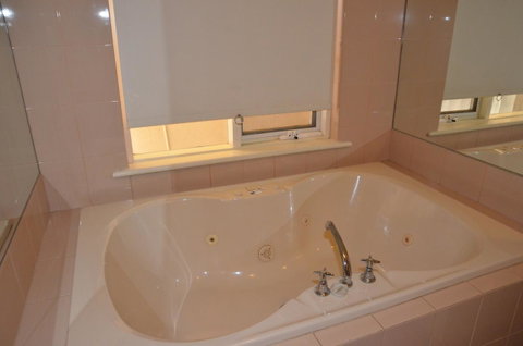 The Bluff Resort Apartments - ACT Tourism 37