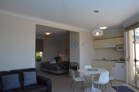 The Bluff Resort Apartments - ACT Tourism 24