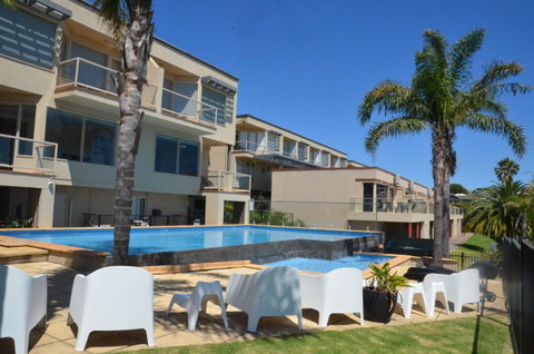 The Bluff Resort Apartments - ACT Tourism 0