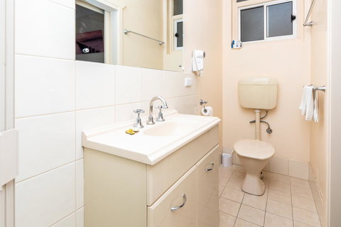 Blue Seas Motel - ACT Tourism 13