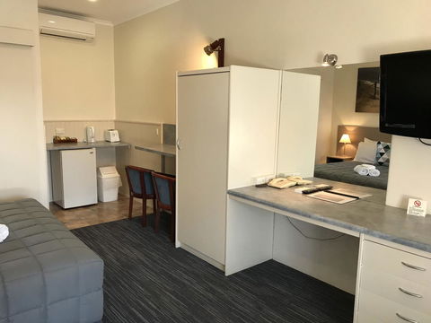 Robetown Motor Inn & Apartments - ACT Tourism 26