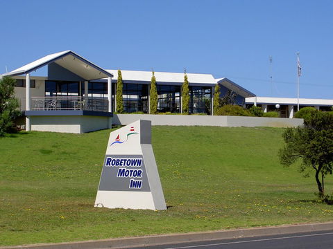 Robetown Motor Inn & Apartments - ACT Tourism 0