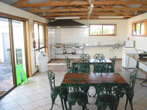 Robetown Motor Inn & Apartments - ACT Tourism 6