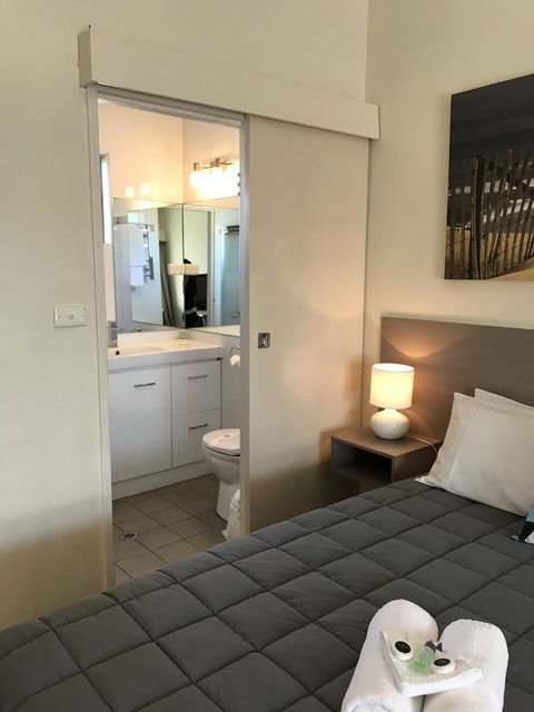 Robetown Motor Inn & Apartments - ACT Tourism 10