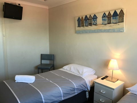 Robetown Motor Inn & Apartments - ACT Tourism 13
