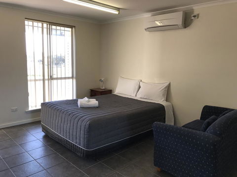 Robetown Motor Inn & Apartments - ACT Tourism 40
