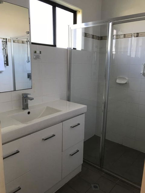 Robetown Motor Inn & Apartments - ACT Tourism 30