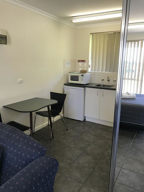 Robetown Motor Inn & Apartments - ACT Tourism 42