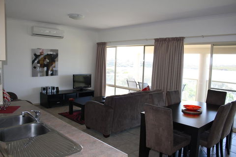 Lakeview Motel And Apartments - ACT Tourism 6