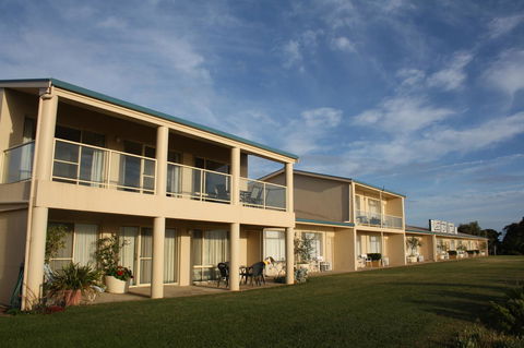 Lakeview Motel And Apartments - ACT Tourism 2