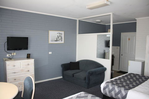 Lakeview Motel And Apartments - ACT Tourism 14