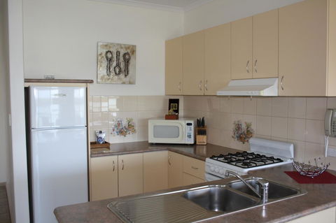 Lakeview Motel And Apartments - ACT Tourism 8