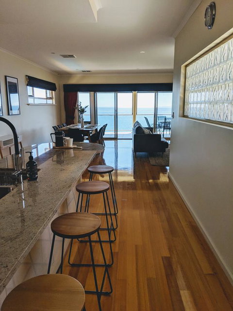 Ochre Point Beach House On Moana Seafront - ACT Tourism 4