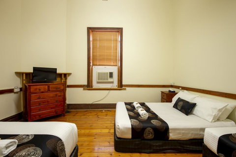 City Centre Motel Hotel - ACT Tourism 1