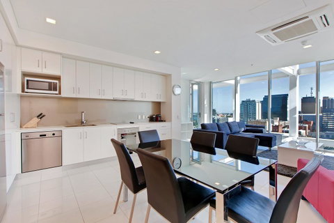 Light And Spacious, Stunning Views Of Adelaide - ACT Tourism 3