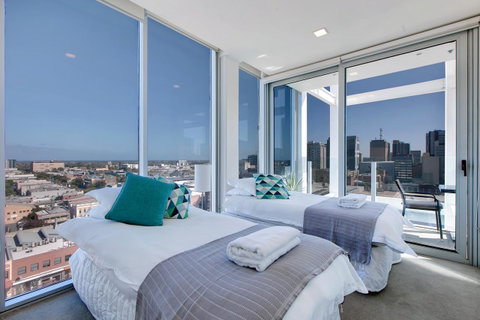 Light And Spacious, Stunning Views Of Adelaide - ACT Tourism 6